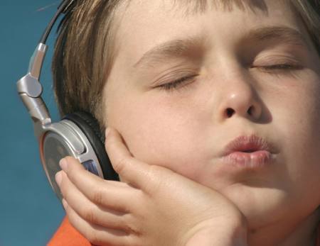 mūzika, mazulis, bērns, klausīties, klausīšanās Showface - Dreamstime