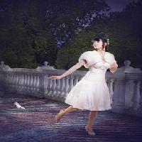 sieviete, balts, kleita, dārzs, pastaiga Evgeniya Tubol - Dreamstime