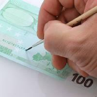 Pixwords Attēls ar Vīrietis, nauda, ​​rokas, eiro, 100, zaļa Igor Sinitsyn (Igors)