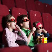 bērni, skatīties, filma, popkorns, sēdekļi, sarkans Agencyby - Dreamstime