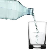 ūdens, stikla, pudele Razihusin - Dreamstime