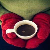 Pixwords Attēls ar glāžu, kafija, coffe, hands, sarkana, cimdi, zaļi Edward Fielding - Dreamstime