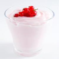 Pixwords Attēls ar jogurts, smoothie, sarkans, balts, stikla, dzērienu, vīnogas Og-vision - Dreamstime